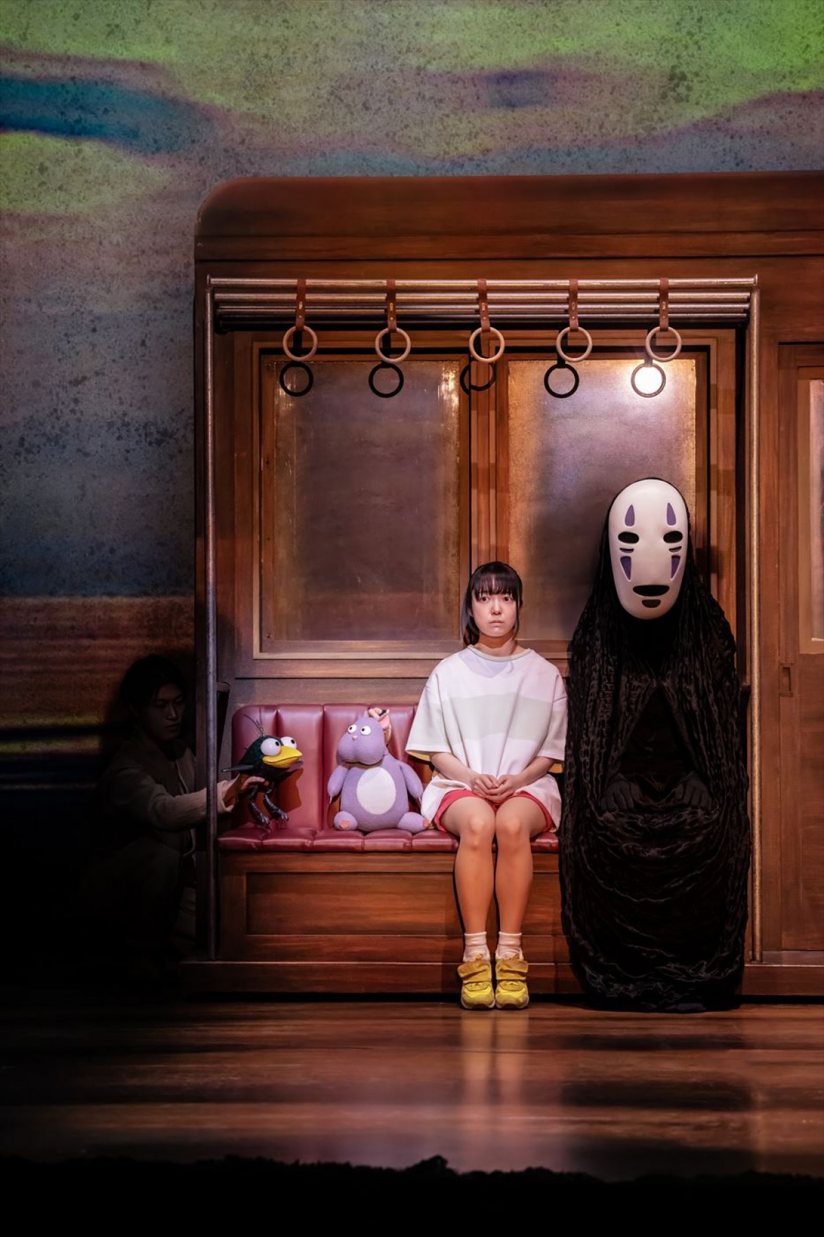 橋本環奈＆上白石萌音が喜びの声！　舞台『千と千尋の神隠し』ロンドン公演開幕