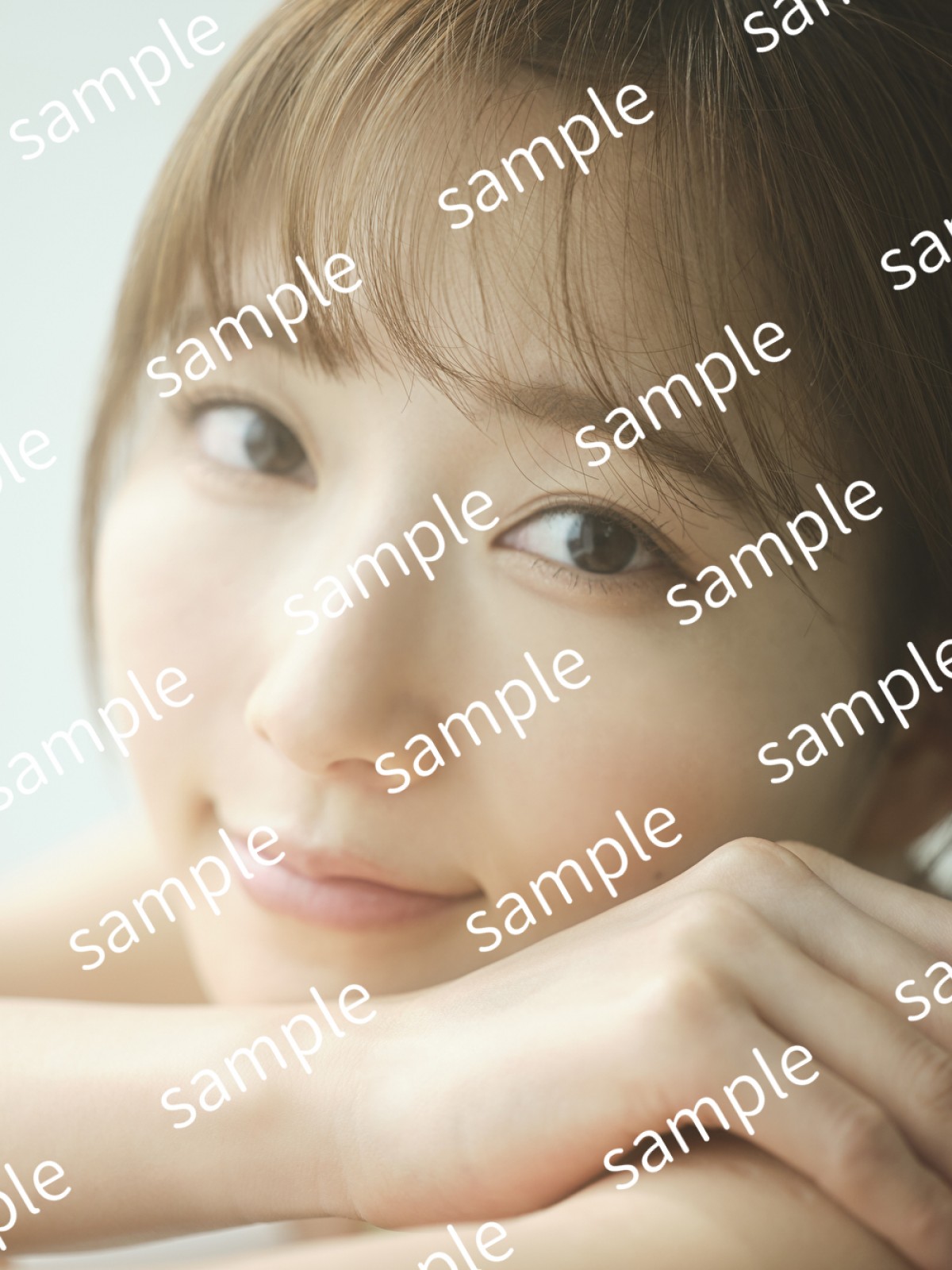 人気声優・青山なぎさ、涼しげなキャミソールなどヘルシーな美満載のグラビア