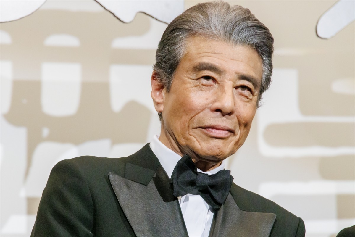 舘ひろし＆柴田恭兵、2人の関係は「もう夫婦でした」壇上でのハグに大歓声