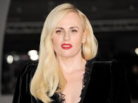 『ピッチ・パーフェクト』レベル・ウィルソンが愛娘と婚約者のツーショット公開！