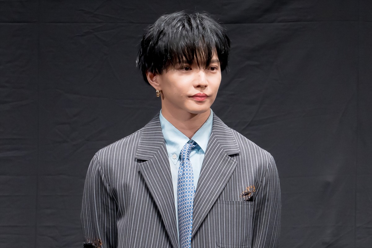 JO1＆FANTASTICS、レッドカーペットを全力疾走　川西拓実「楽しい！」と笑顔