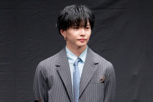 FANTASTICS・佐藤大樹、映画『逃走中 THE MOVIE』完成披露舞台挨拶に登場