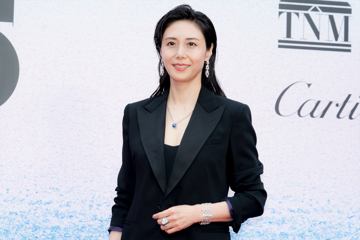 戸田恵梨香、美しいブラックドレスでイベント登場　大切にしている“絆”を明かす「やっぱり家族の絆」