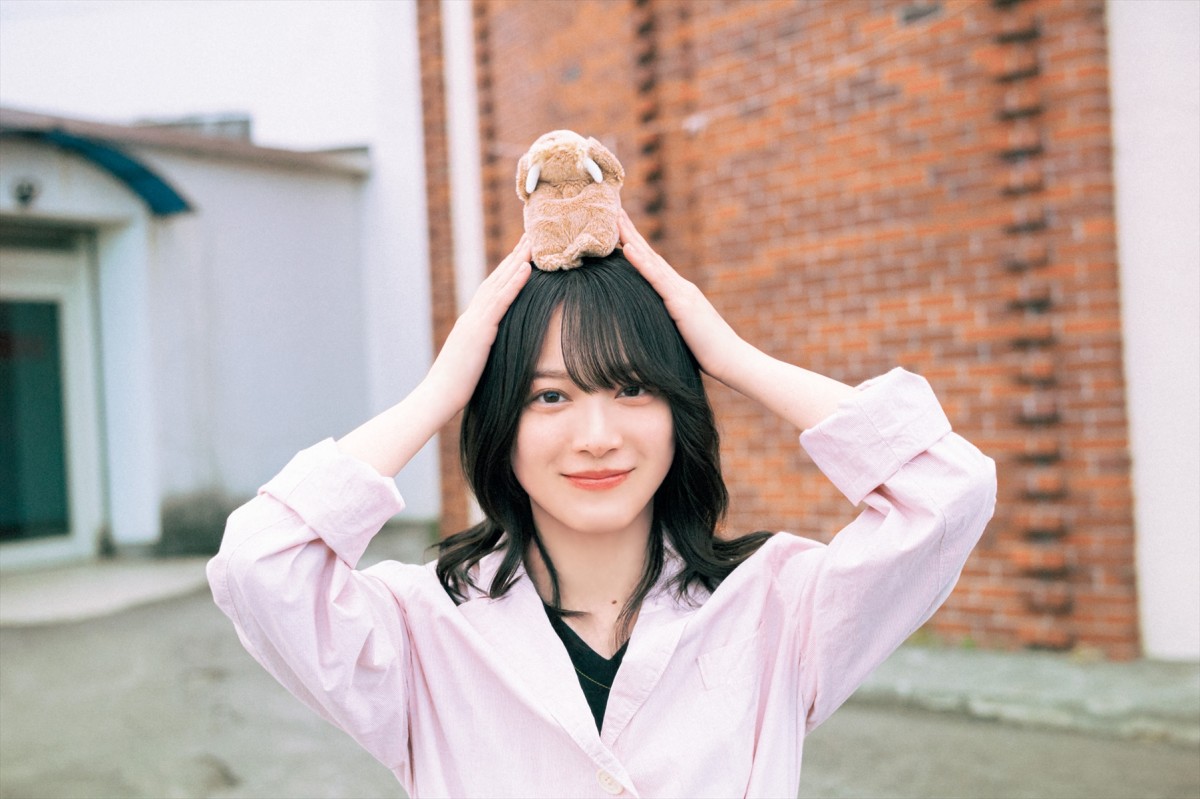 櫻坂46・森田ひかる、自然の中でリラックス！　「週刊少年マガジン」グラビアに登場