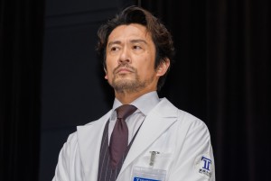 内野聖陽、日曜劇場『ブラックペアン シーズン2』第1話プレミアム試写会＆舞台挨拶に登場