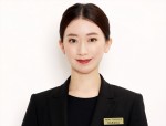 ドラマ『コスメティック・プレイラバー』に出演する星南のぞみ（原田チーフ役）