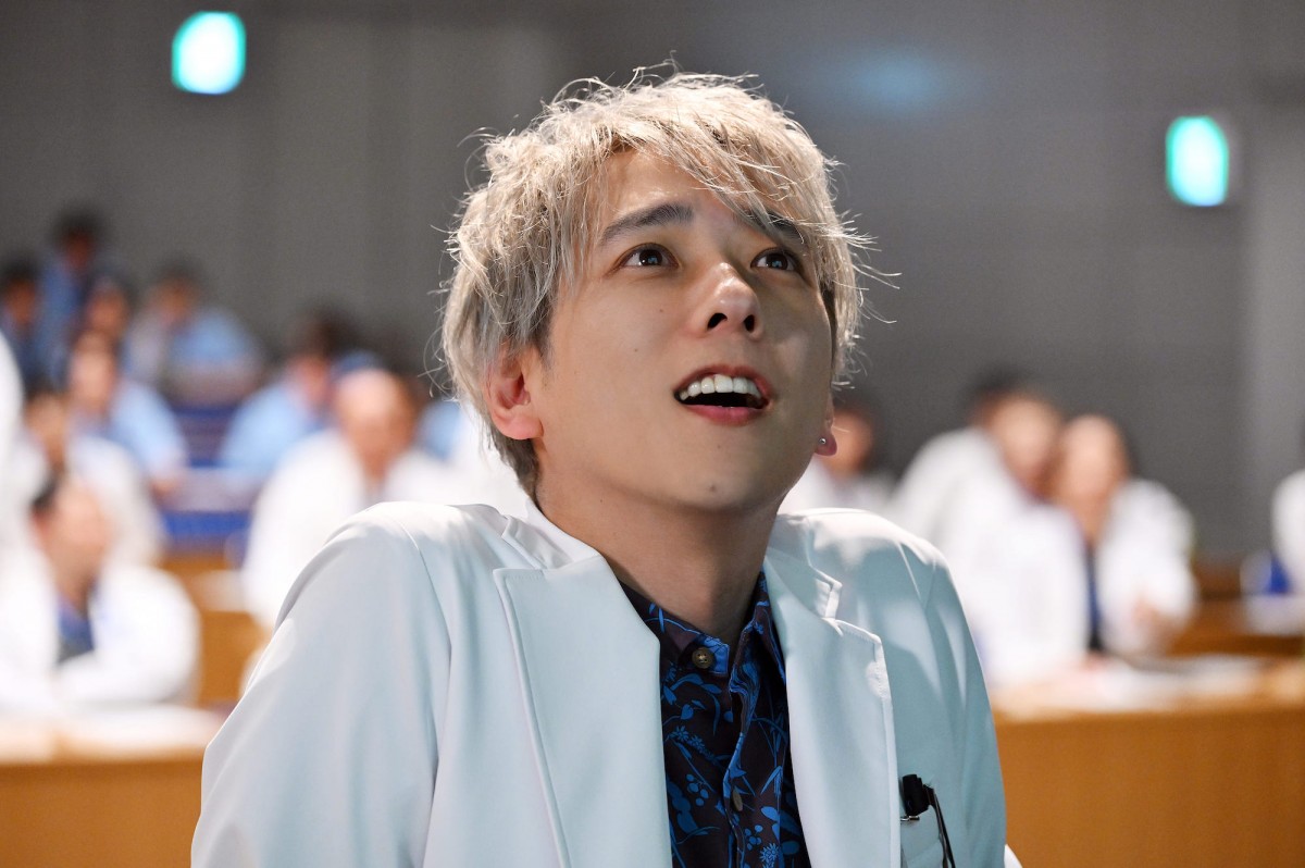 『ブラックペアン シーズン2』第2話　“天城”二宮和也、手術をめぐって少女“結衣”堀越麗禾に賭けを持ちかける