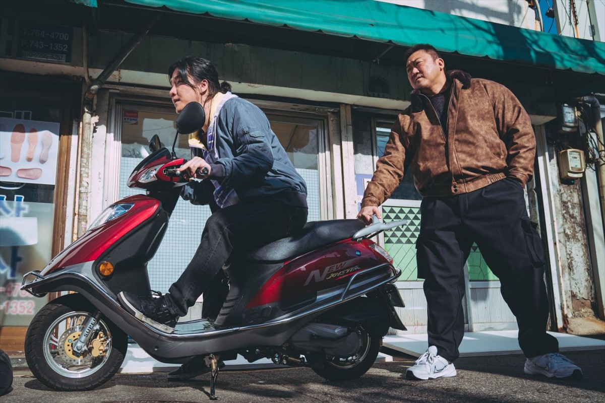 マ・ドンソク主演『犯罪都市 PUNISHMENT』、怪物刑事の力技や新キャラクターの個性際立つ新場面写真解禁