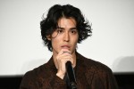 寛一郎、映画『シサム』完成披露舞台挨拶に登場