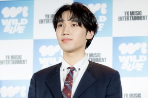 鈴川直弥、5人組ボーイズグループ・WILD BLUE 記者発表会に登場