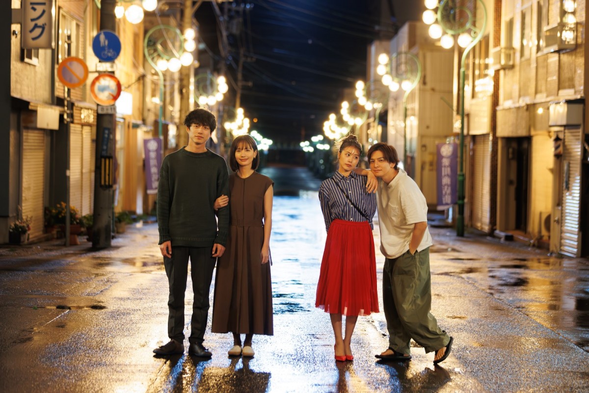 Netflixシリーズ『さよならのつづき』に出演する(左から)坂口健太郎、中村ゆり、有村架純、生田斗真