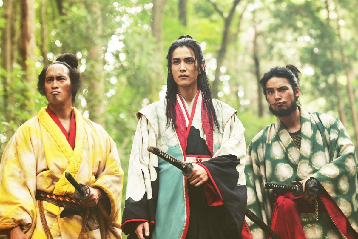 『八犬伝』役所広司・内野聖陽・土屋太鳳――豪華キャストの迫力場面写真、一挙解禁！