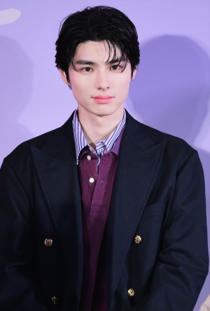 本田響矢、Netflixシリーズ『恋愛バトルロワイヤル』配信記念イベント 明日蘭学院学園祭に登場