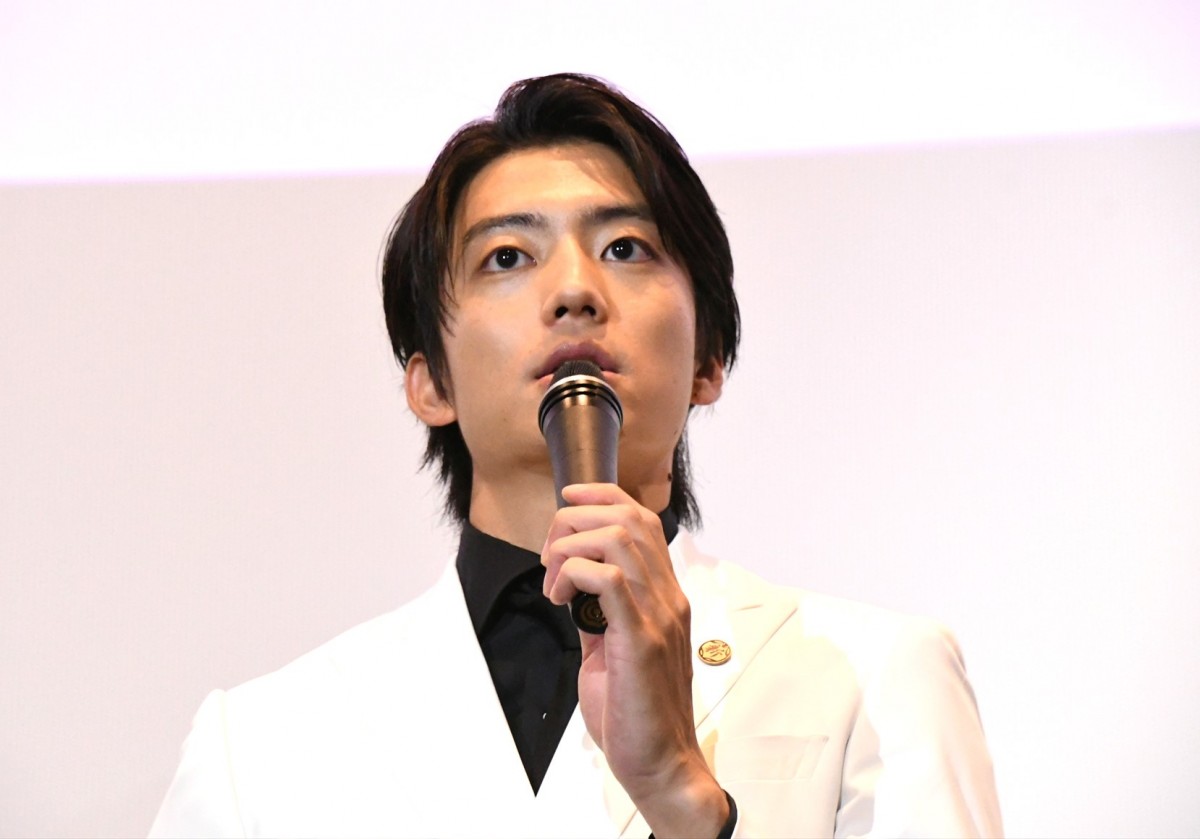 伊藤健太郎、うまい棒をあぶって食べることを共演者から暴露される！「香ばしくておいしいんです」