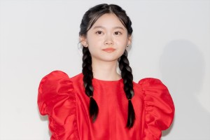 鈴川紗由、映画『きみの色』初日舞台挨拶に登場