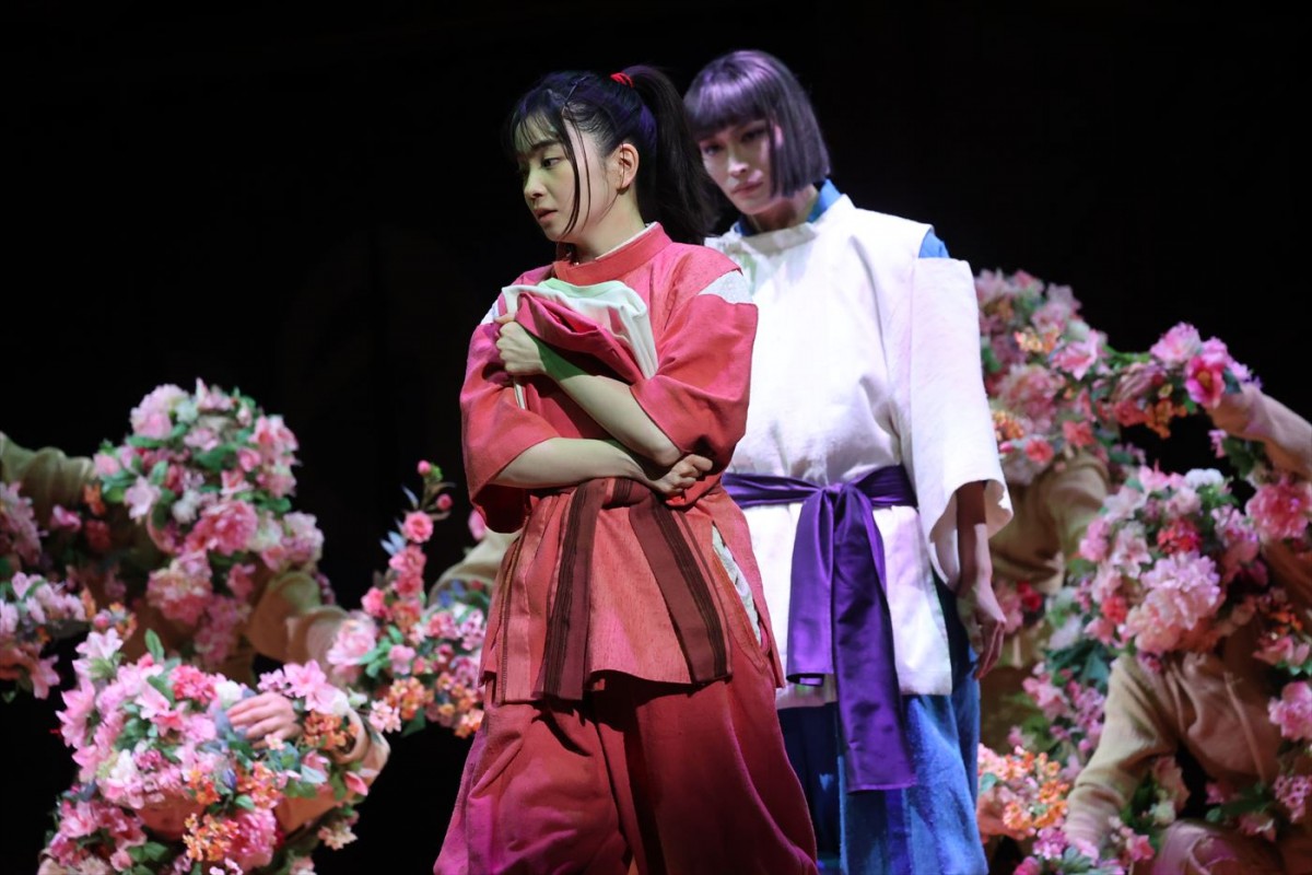舞台『千と千尋の神隠し』ロンドン千穐楽！　橋本環奈、上白石萌音、川栄李奈、福地桃子が感謝の言葉