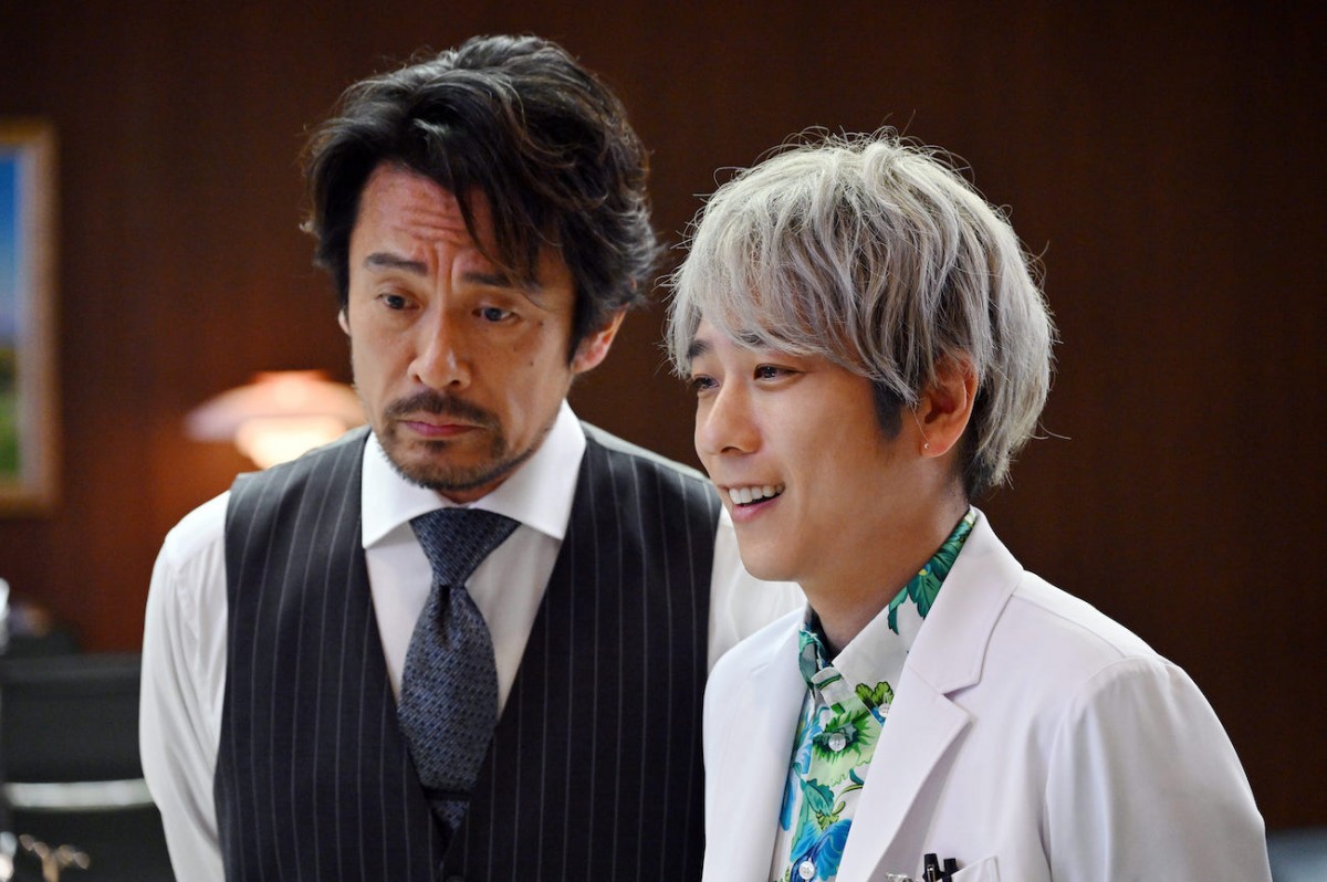 『ブラックペアン シーズン2』第5話　“天城”二宮和也、新病院への出資をめぐって“木崎”恵俊彰のオペを引き受ける