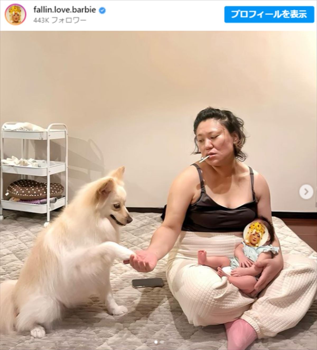 「激似かと思ったらまさかの！笑」　第1子出産のバービー、愛娘との2ショットに反響