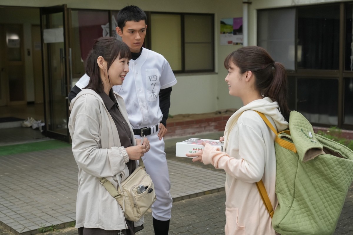 『おむすび』伝説ギャル“歩”仲里依紗の懐かしアイテムにネット爆笑「なっっっがwww」「横断幕なみに長い」