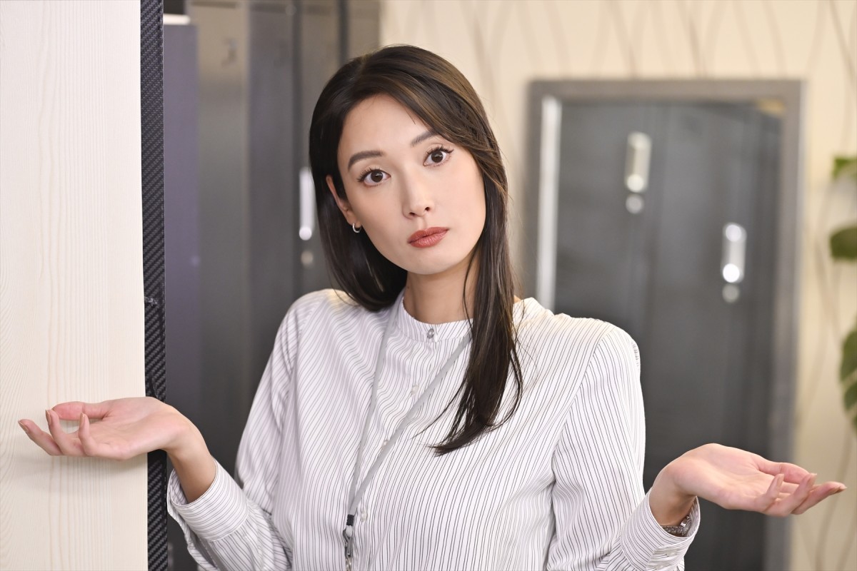『無能の鷹』3話、“鵜飼”さとうほなみ＆”鵙尾”土居志央梨、犬猿の仲の2人が抱える因縁とは？