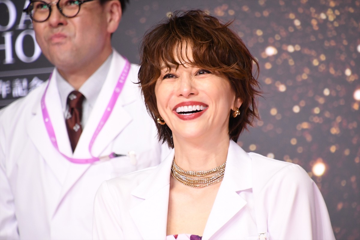 米倉涼子、『ドクターX』ファイナルを発表！　作品への思いが溢れ涙