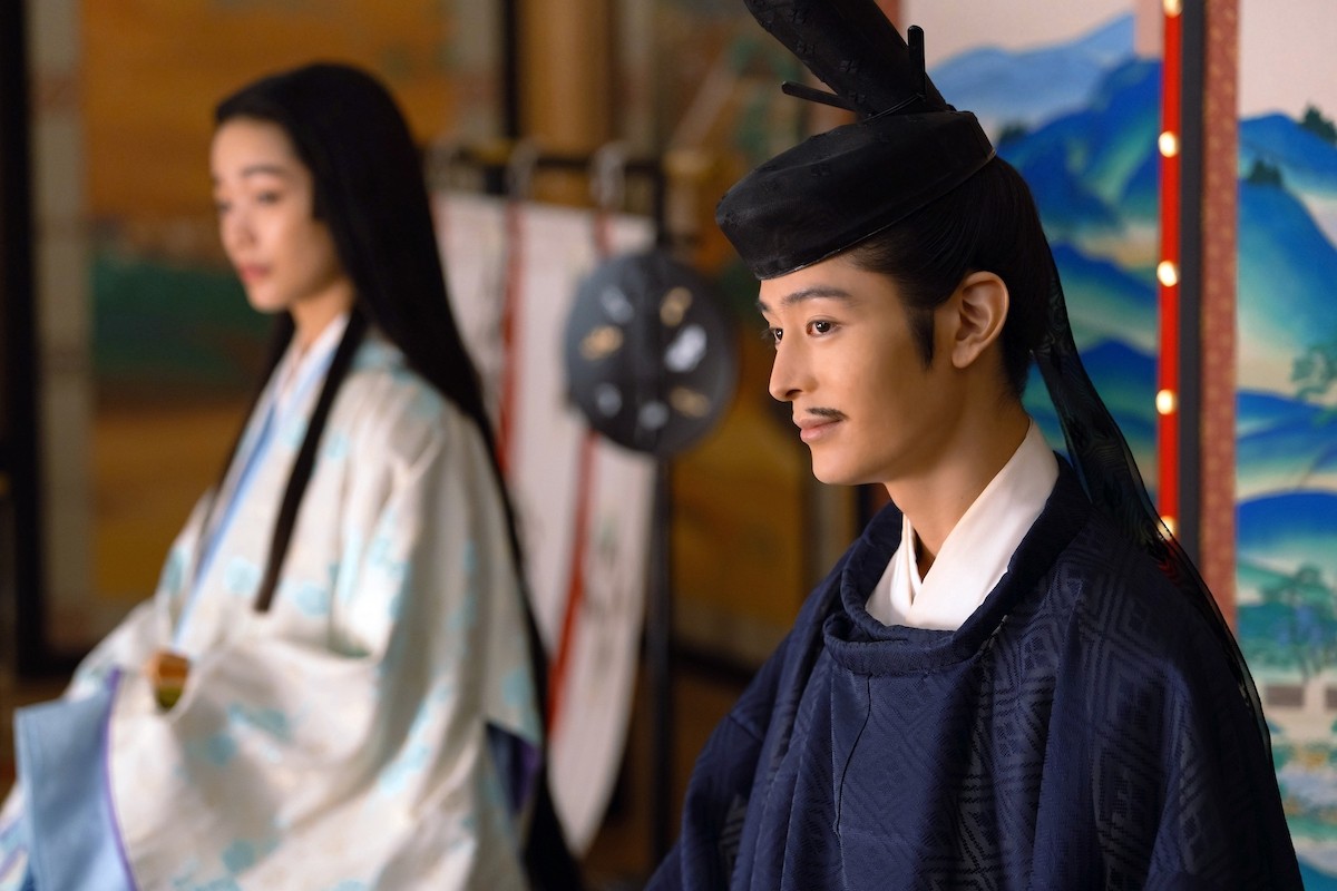 『光る君へ』第40回　“まひろ”吉高由里子、天皇の容態を心配する“彰子”見上愛に付き添う