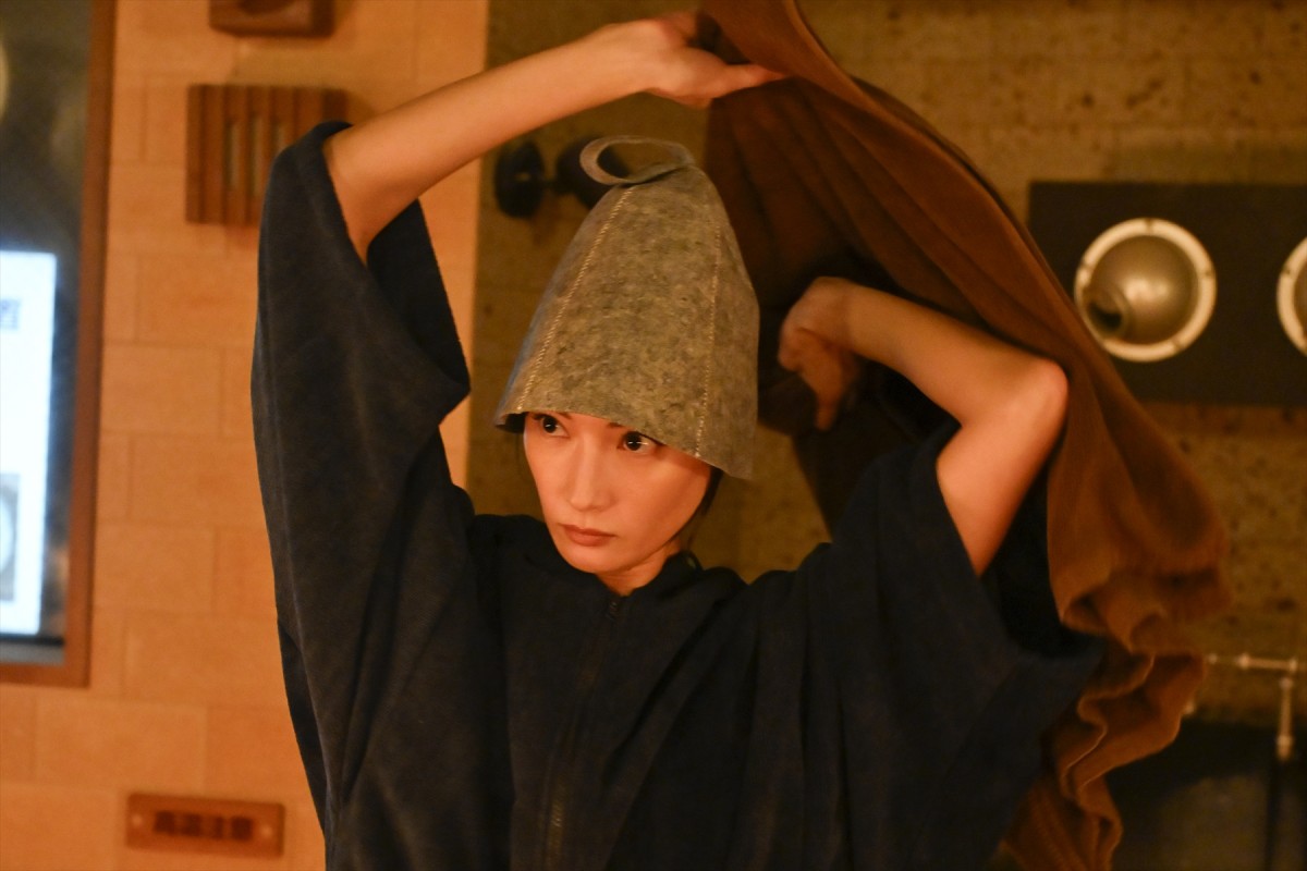 『無能の鷹』“鷹野”菜々緒、上司と一緒にまさかの場所へ　ネット爆笑「朝ドラ始まったかと思ったww」