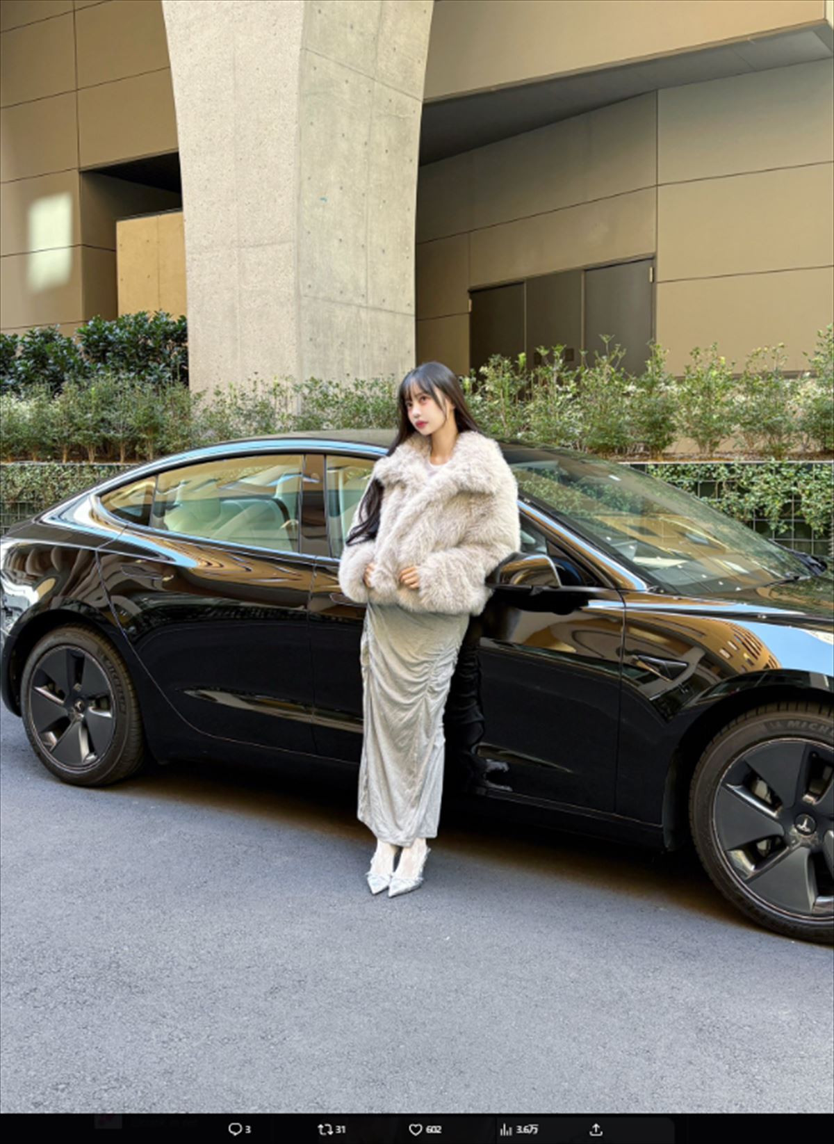 永野芽郁ら“美女の愛車”にネット衝撃「カッコよすぎ」「シブい」「声出た」
