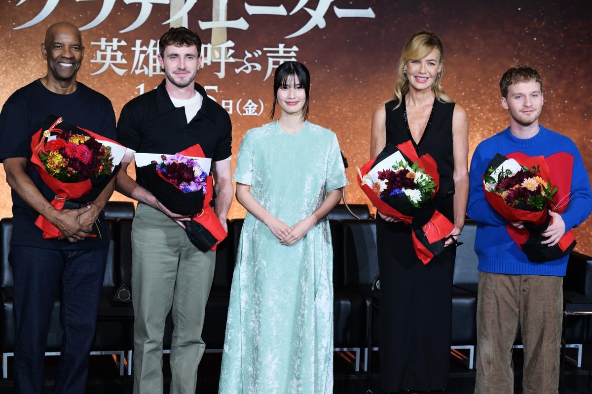 橋本愛、デンゼル・ワシントンに抱き寄せられ「ヤバい！　ダメダメ！」
