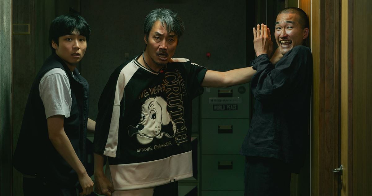 柳俊太郎、次に演じたいのは“まともな人間”!?　『他人は地獄だ』でイカれた冷徹男を熱演