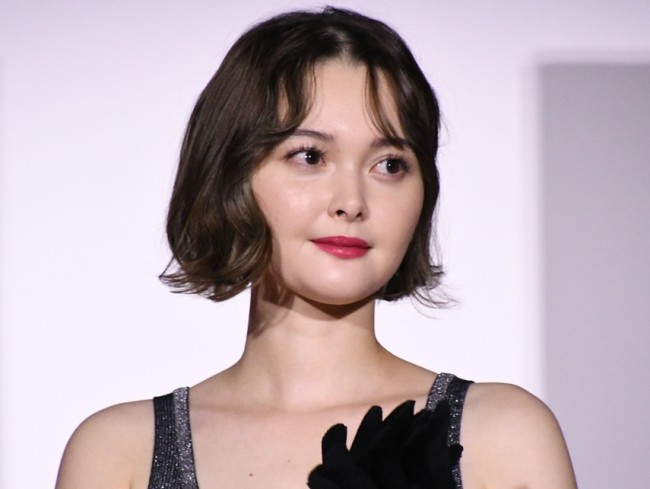 玉城ティナ 直筆サイン入りワイドチェキ 当選書・該当雑誌付き