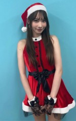 “日本一美しいドラマー”、ミニスカ“サンタコス”に衝撃