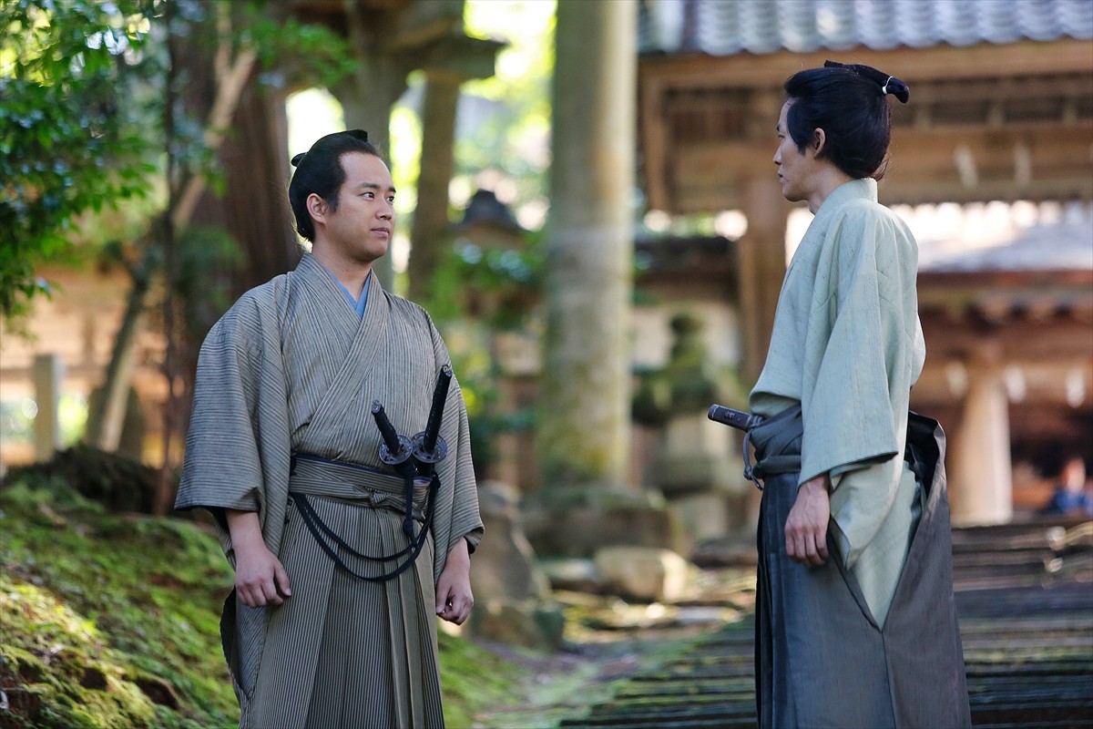 坂東龍汰、三浦貴大、吉岡秀隆がさすがの存在感！　松坂桃李主演『雪の花』場面写真解禁