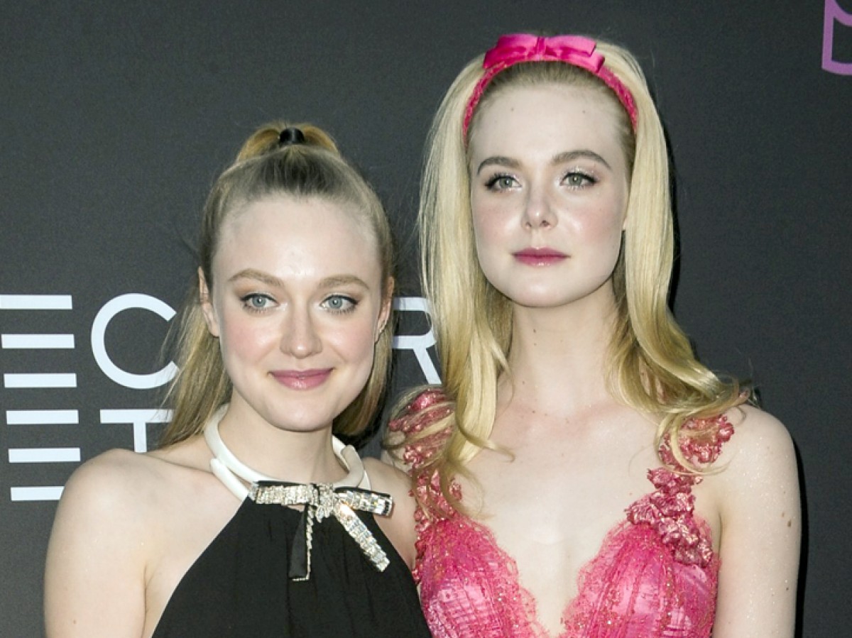 エル・ファニング、姉ダコタ・ファニングと過ごすクリスマスをシェア(2019年4月)