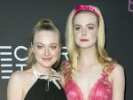 【動画】エル・ファニング、笑顔にっこりで姉ダコタ・ファニングと過ごすクリスマスをシェア