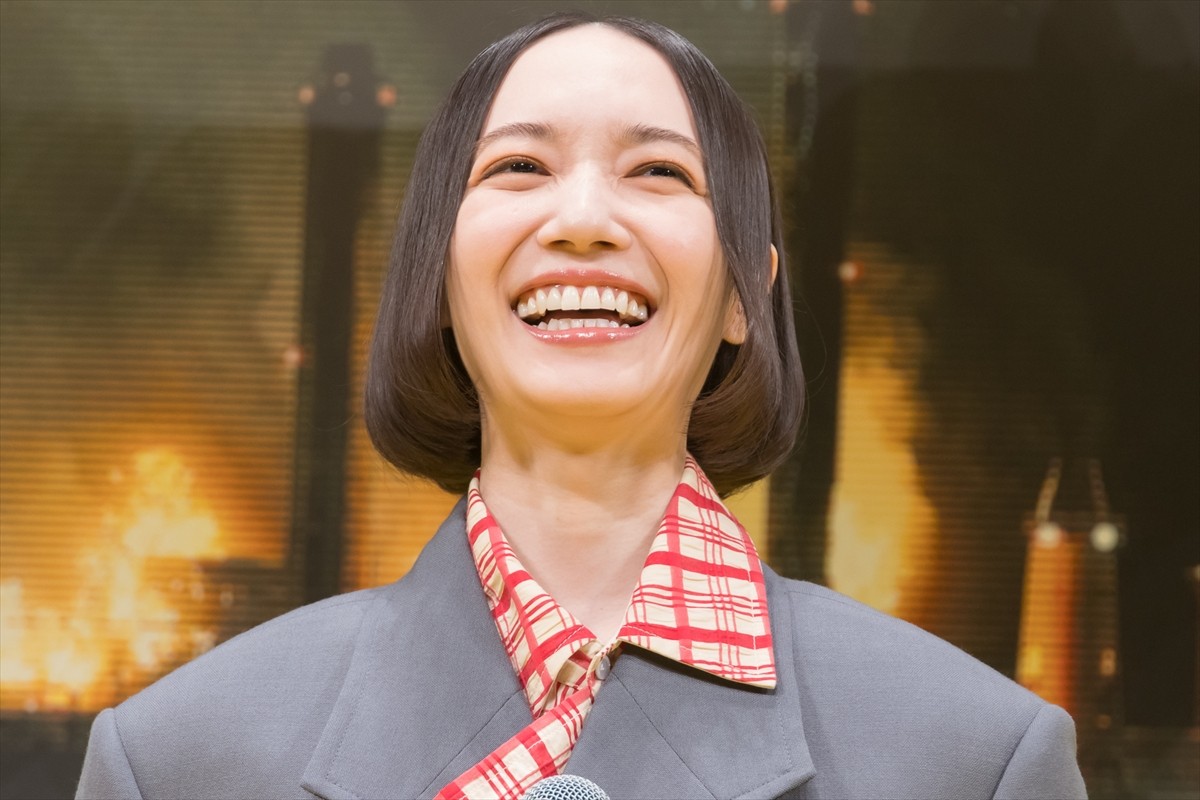 阿部寛、初のキャスター役でセリフ量は“過去最高”　生見愛瑠「信じられないぐらいのセリフ量を一発でこなされていた」