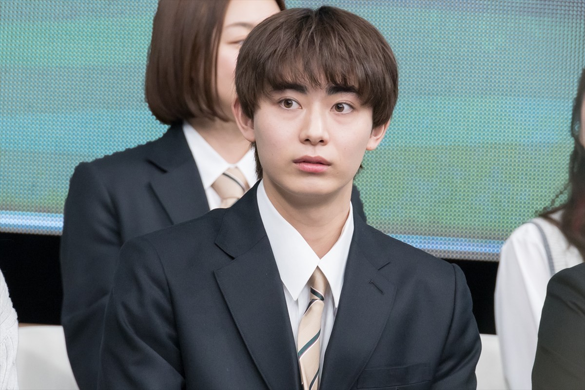 松坂桃李＆吉岡里帆、生徒役・奥平大兼の暴露に「見られてる（笑）」「恥ずかしい」
