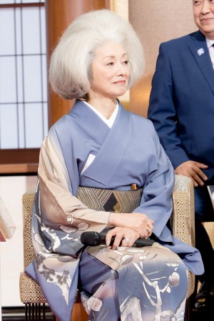 夏木マリ、ドラマ『プライベートバンカー』記者会見に登場