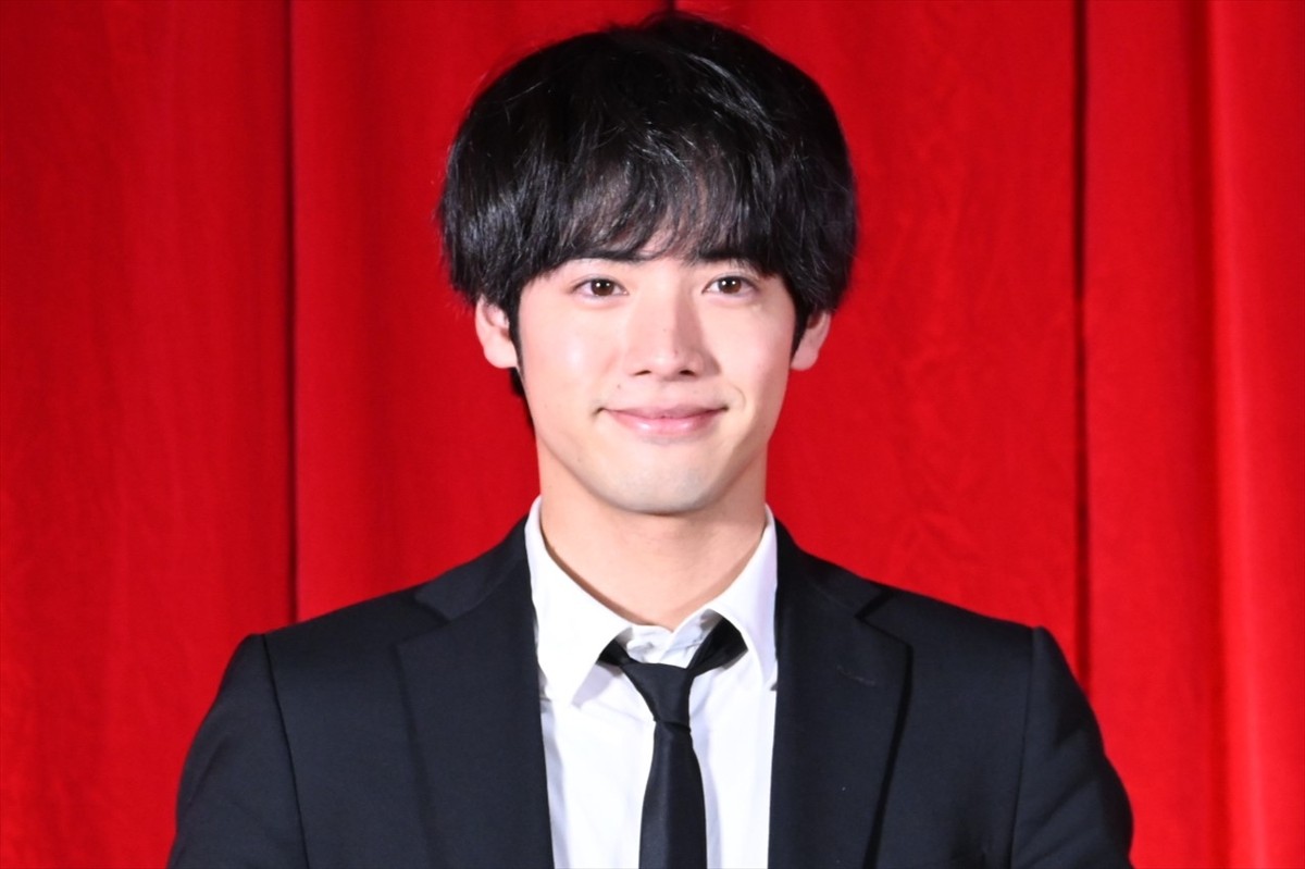 赤楚衛二、矢本悠馬から弱点を暴露され苦笑い「足首が固くてしゃがめない！」