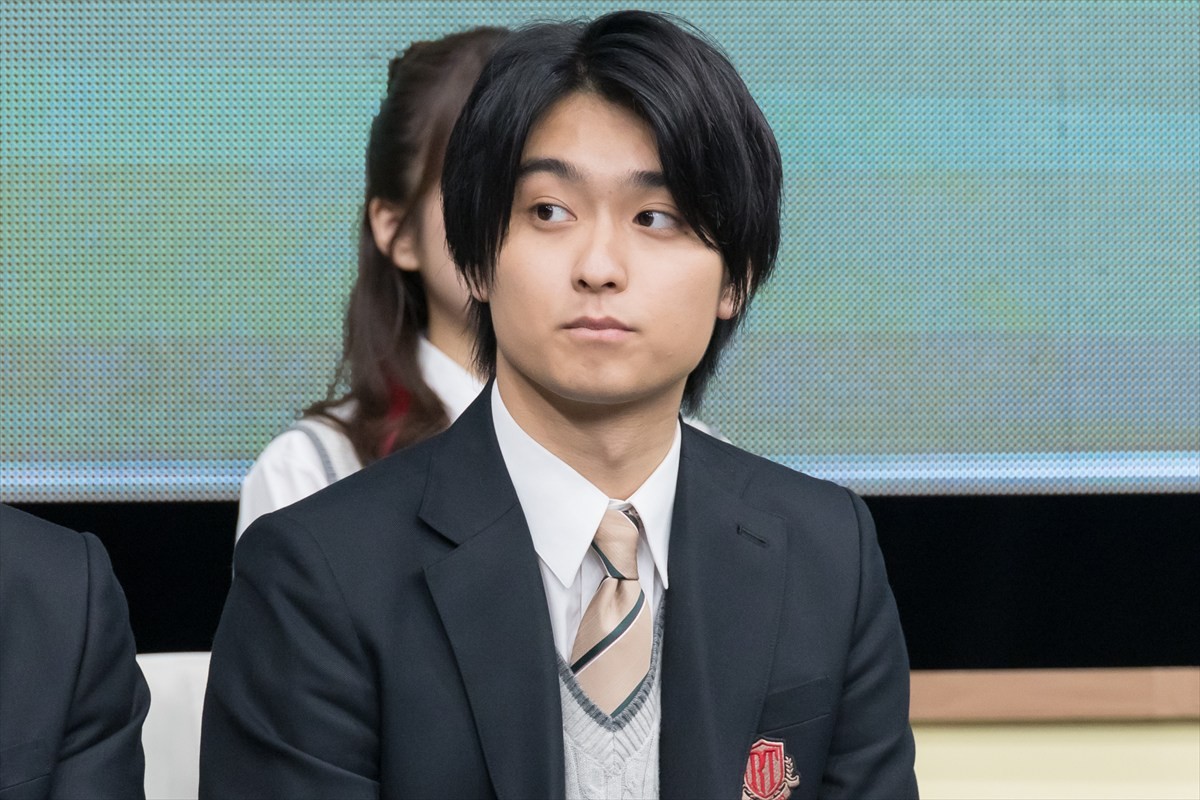松坂桃李＆吉岡里帆、生徒役・奥平大兼の暴露に「見られてる（笑）」「恥ずかしい」