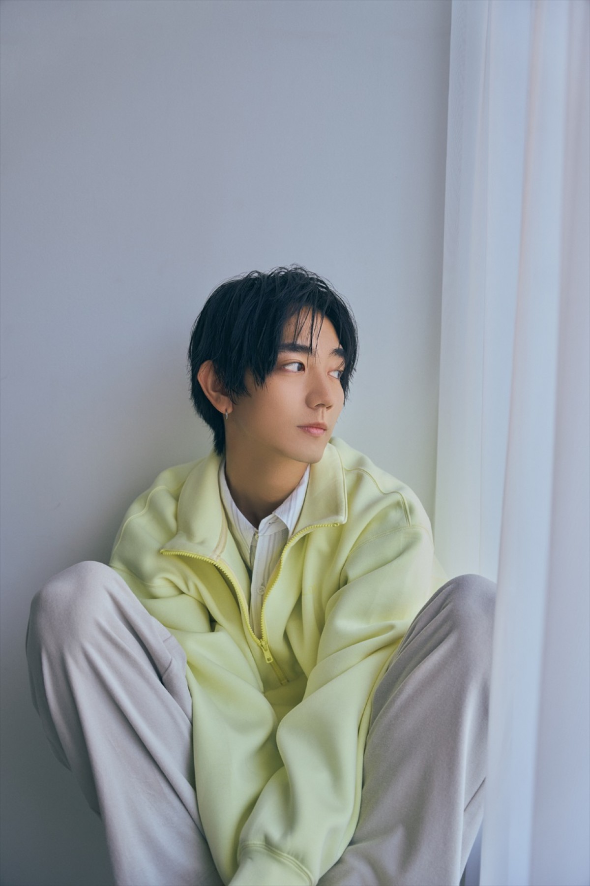 なにわ男子・大西流星『andBOY』vol.3表紙に！　クールな眼差しで魅了