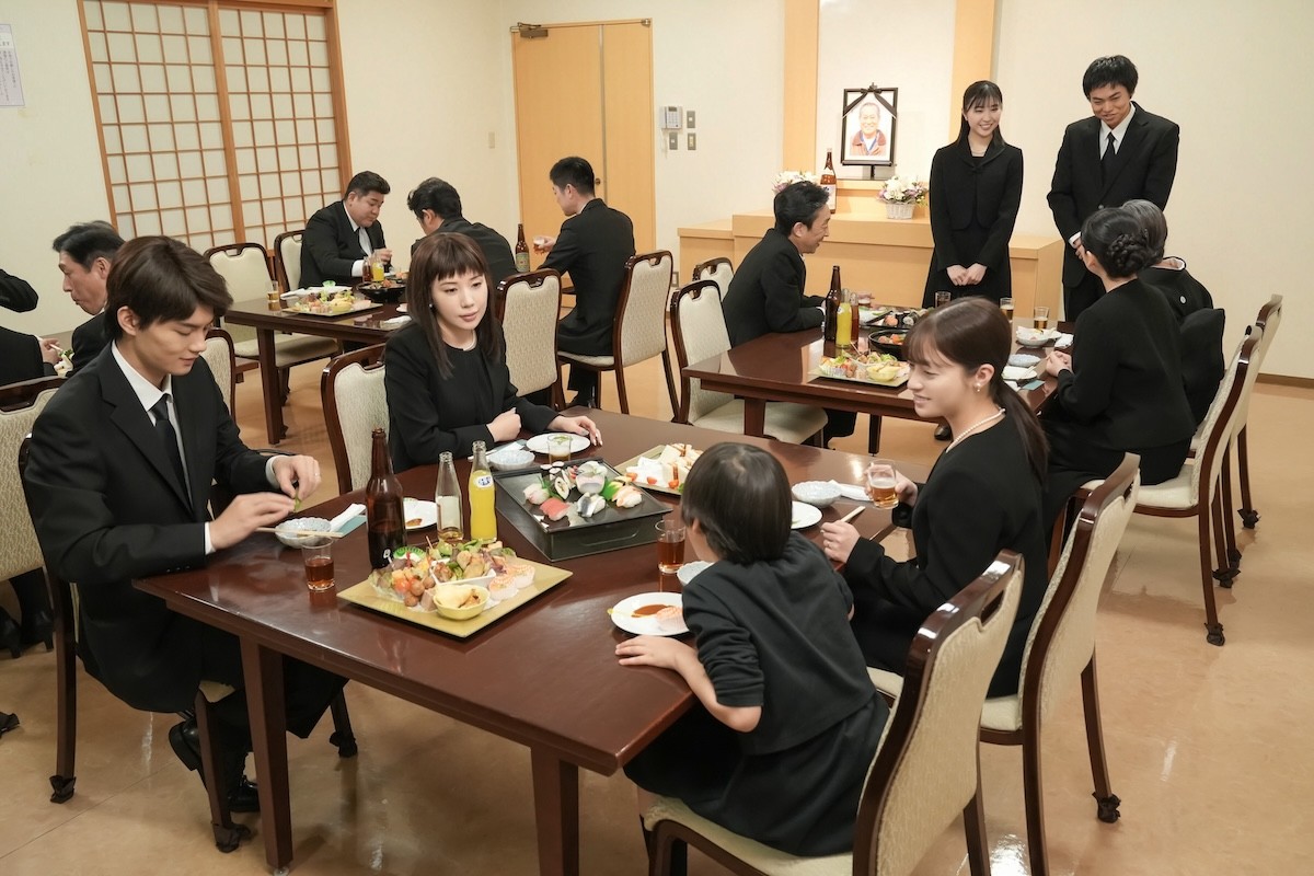 明日の『おむすび』“結”橋本環奈、“永吉”松平健とゆかりのある人々と対面