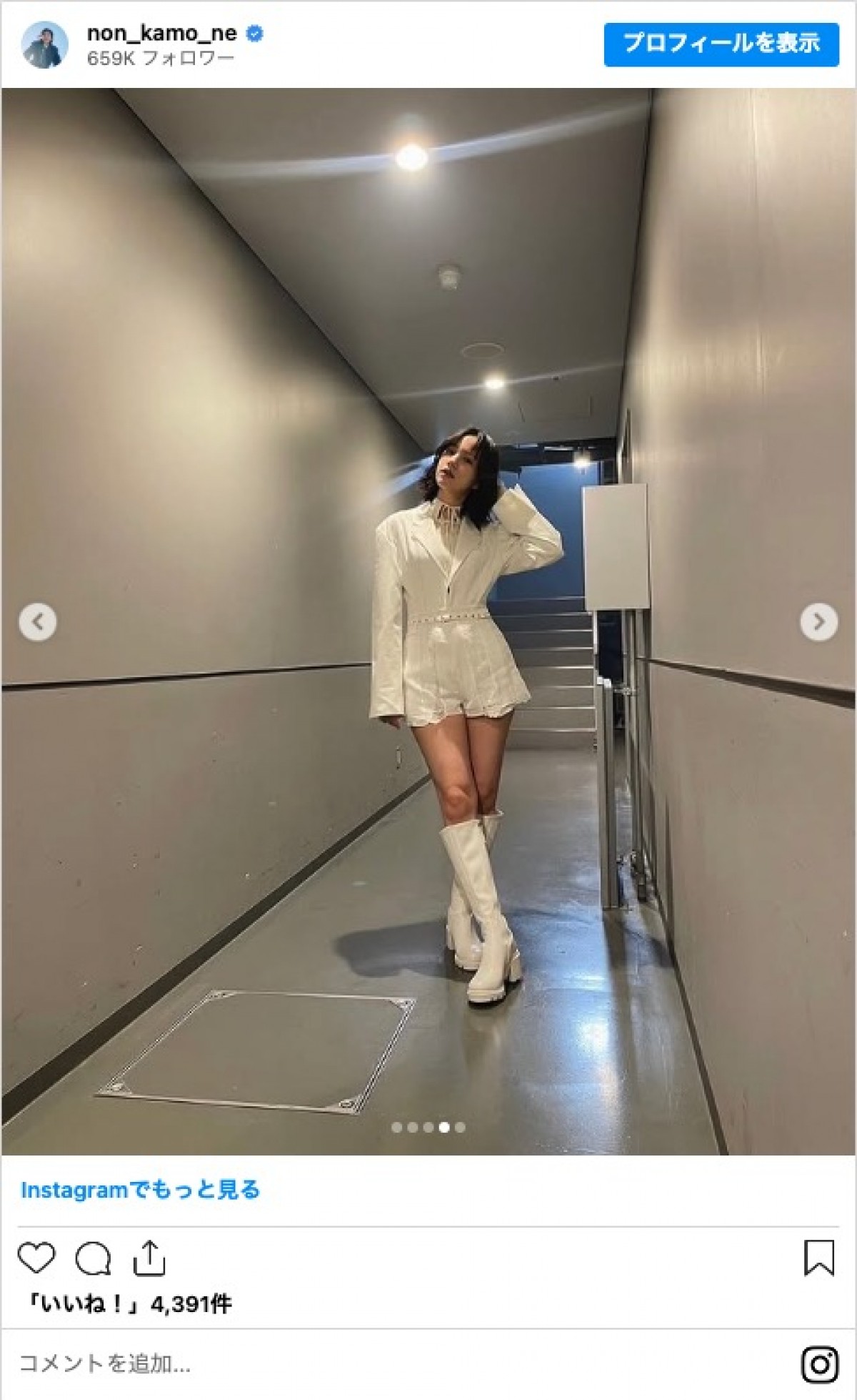 のん、“ミニ丈”衣装のロングブーツ姿　「美脚美人」「脚長くて綺麗」と反響