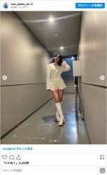 のん、ミニ丈衣装のロングブーツ姿　※「のん」インスタグラム