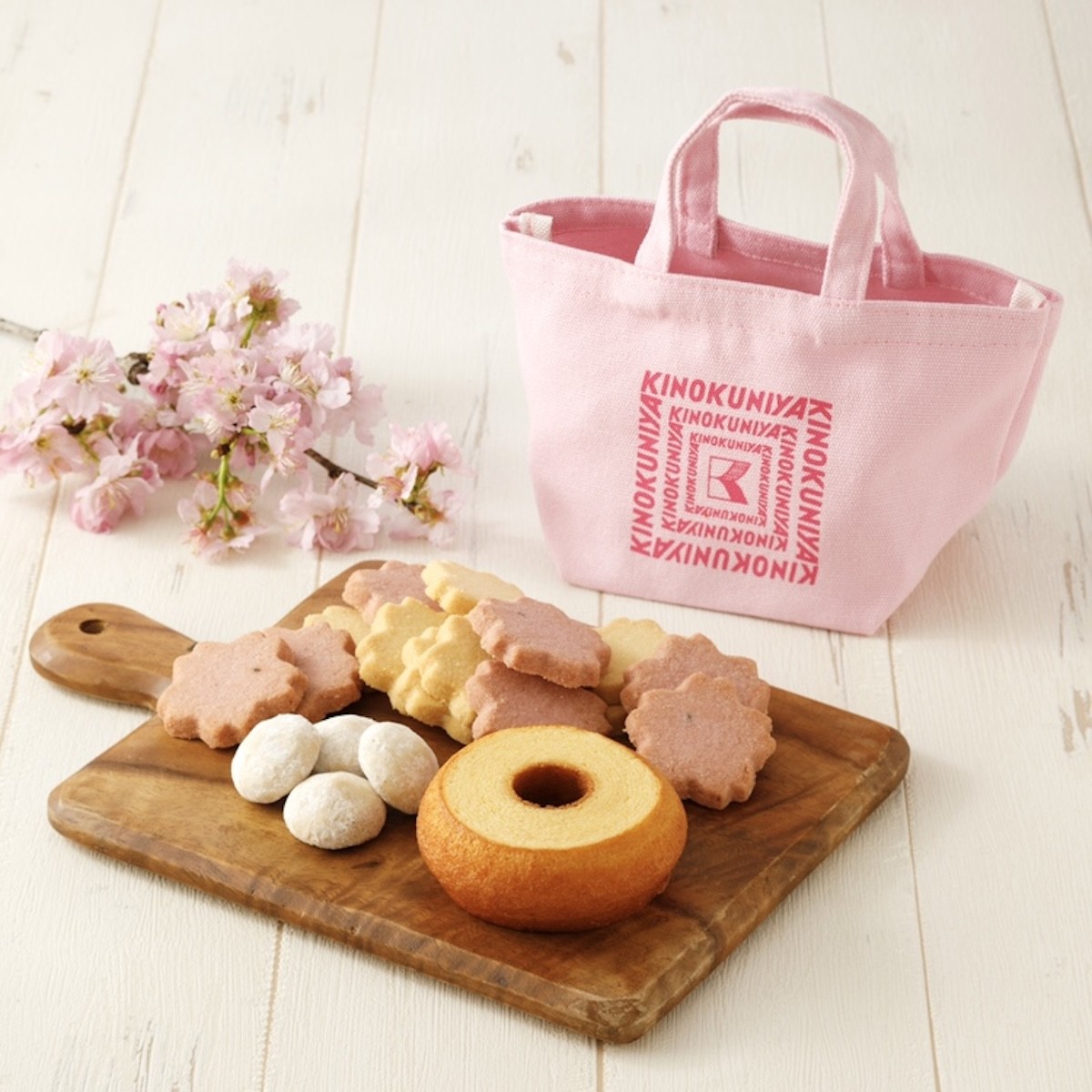 紀ノ国屋“季節限定スイーツバッグ”登場！　桜型クッキーが詰められた大人気商品