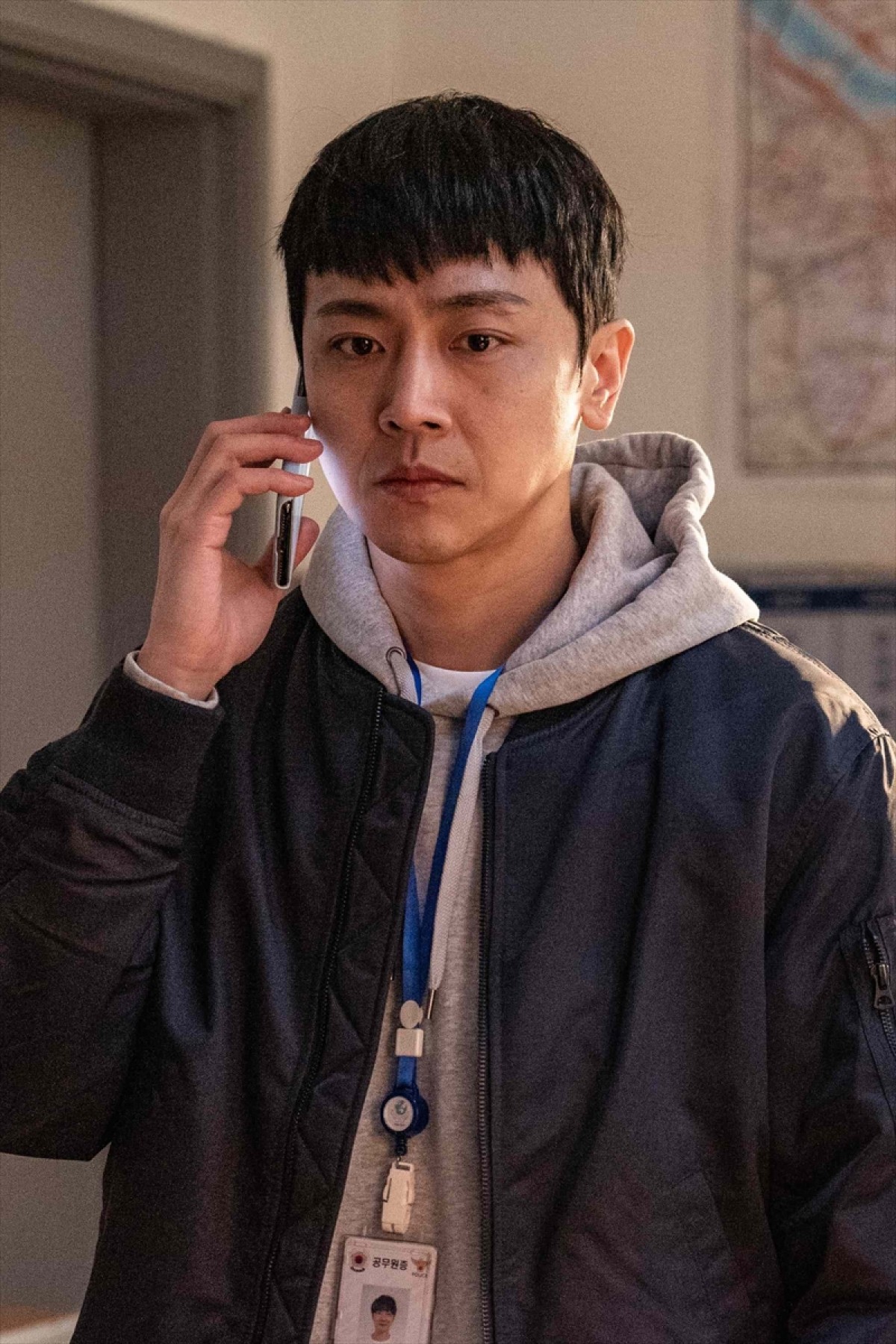 刑事姿の殺人⻤からの脅迫――最愛の妻と娘に魔の手が忍び寄る！　映画『デビルズ・ゲーム』本編映像