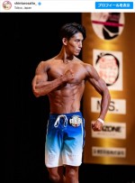 齋藤慎太郎、ムキムキのボディを披露　※「齋藤慎太郎」インスタグラム