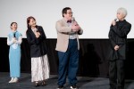 映画『怪獣ヤロウ！』公開記念舞台あいさつに出席した（左から）三戸なつめ、菅井友香、ぐんぴぃ、手塚とおる