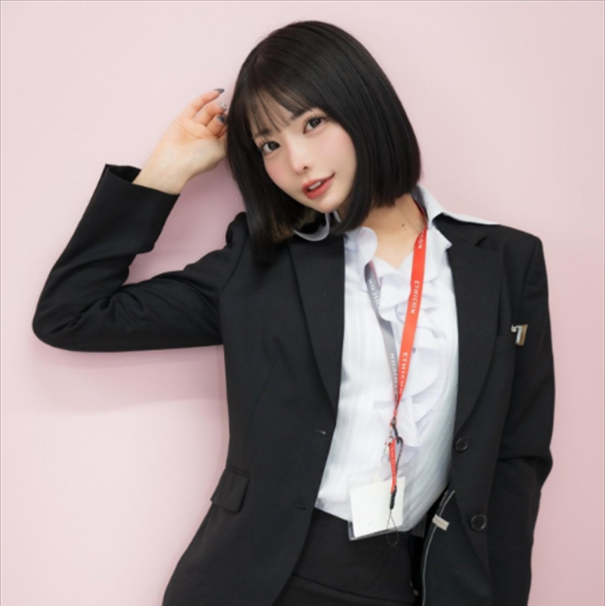 米倉みゆ、OL姿　※「米倉みゆ」エックス