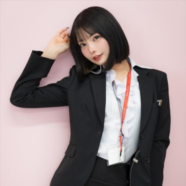 米倉みゆ、OL姿　※「米倉みゆ」エックス